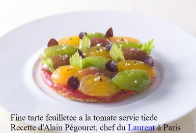 fine-tarte-feuilletee-a-la-tomate-servie-tiede