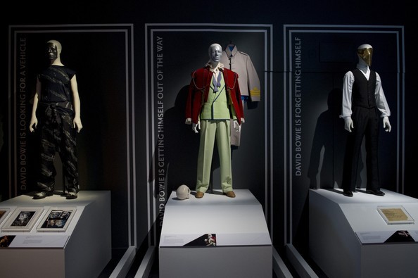 2013 , l'exposition David Bowie Is du V&A